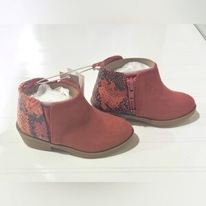 NWT Toddler Old Navy Snake Print and Suede Like Booties. Baby/Toddler Size 6